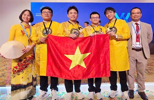 4/4 học sinh Việt Nam giành Huy chương Vàng tại Kì thi Olympic Hóa học lớn nhất thế giới